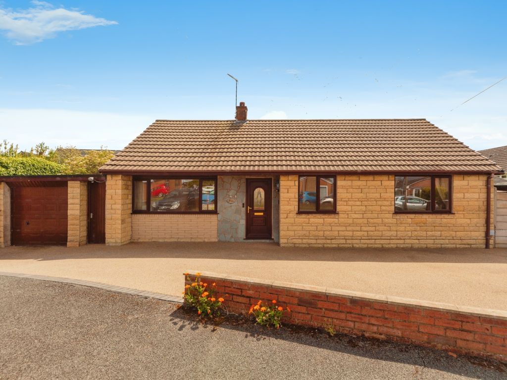 3 bed detached bungalow for sale in Ainsdale Close, Buckley CH7, £