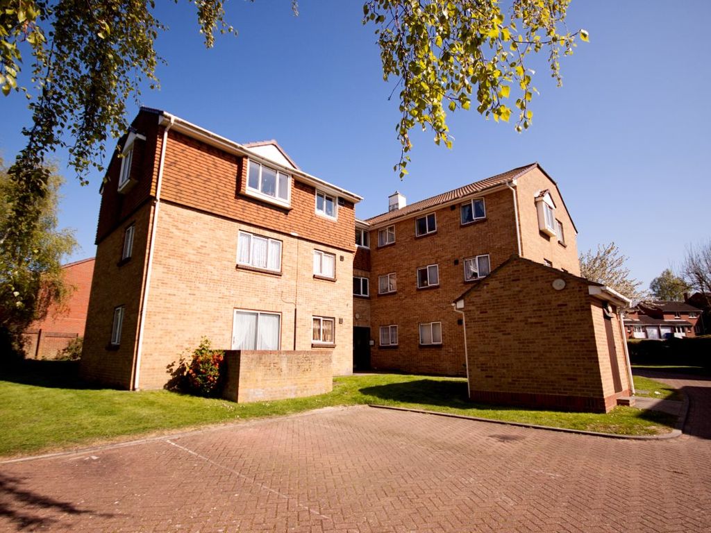 2 bed flat to rent in Fallowfield, Sittingbourne ME10, £950 pcm Zoopla