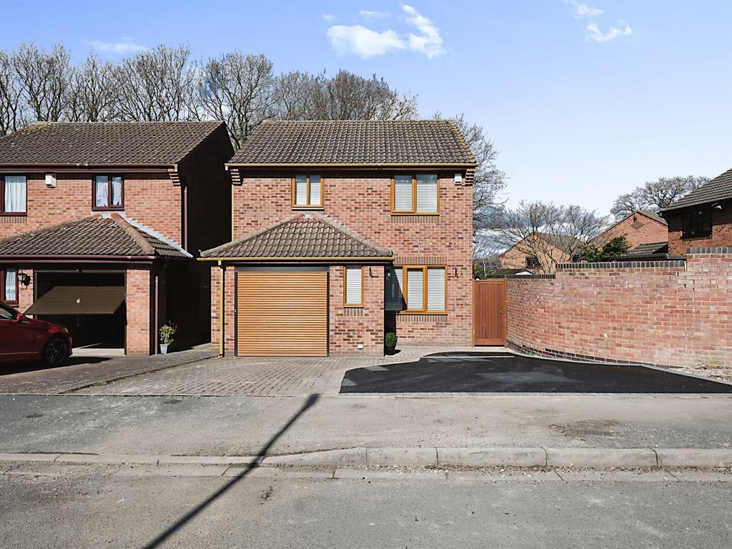 3 bed detached house for sale in Blisworth Way, Swanwick, Alfreton DE55