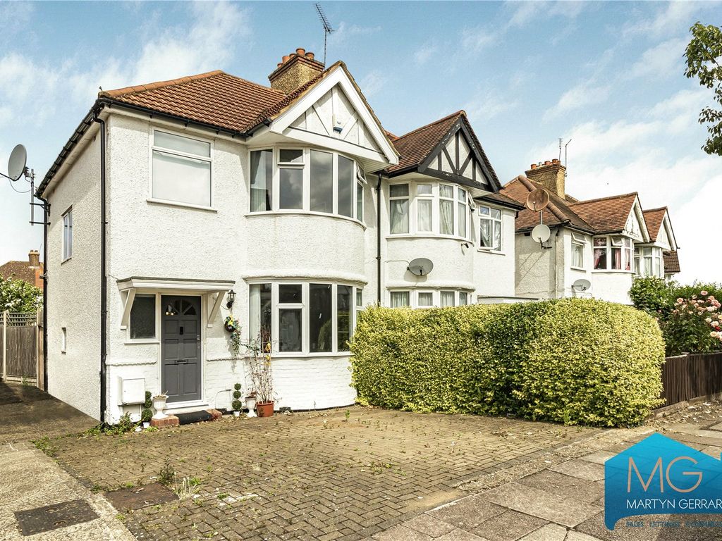 3 bed semidetached house for sale in Rudyard Grove, London NW7, £