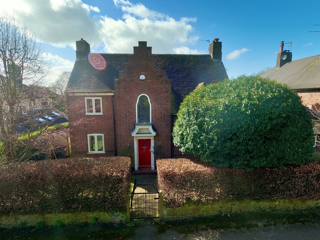 3 bed detached house for sale in Granville Avenue, Newcastle ST5, £