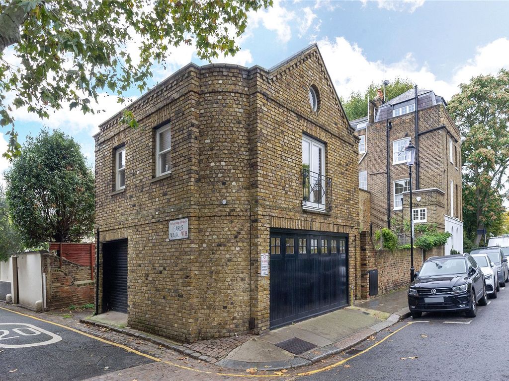 1 bed end terrace house for sale in Pembroke Square, London W8, £