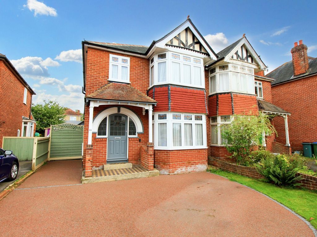 3 bed semidetached house for sale in Deacon Crescent, Bitterne SO19, £