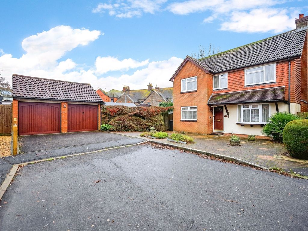 4 bed detached house for sale in Beuzeville Avenue, Hailsham BN27, £
