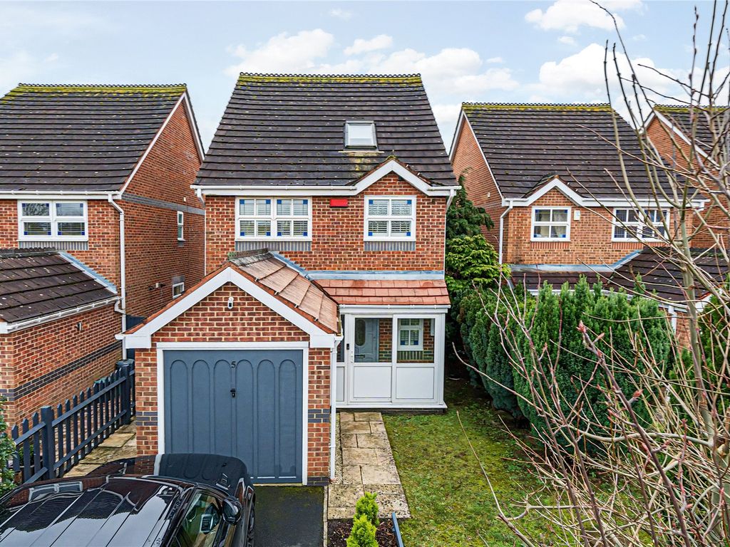 4 bed detached house for sale in Lavender Close, Bromley BR2, £600,000