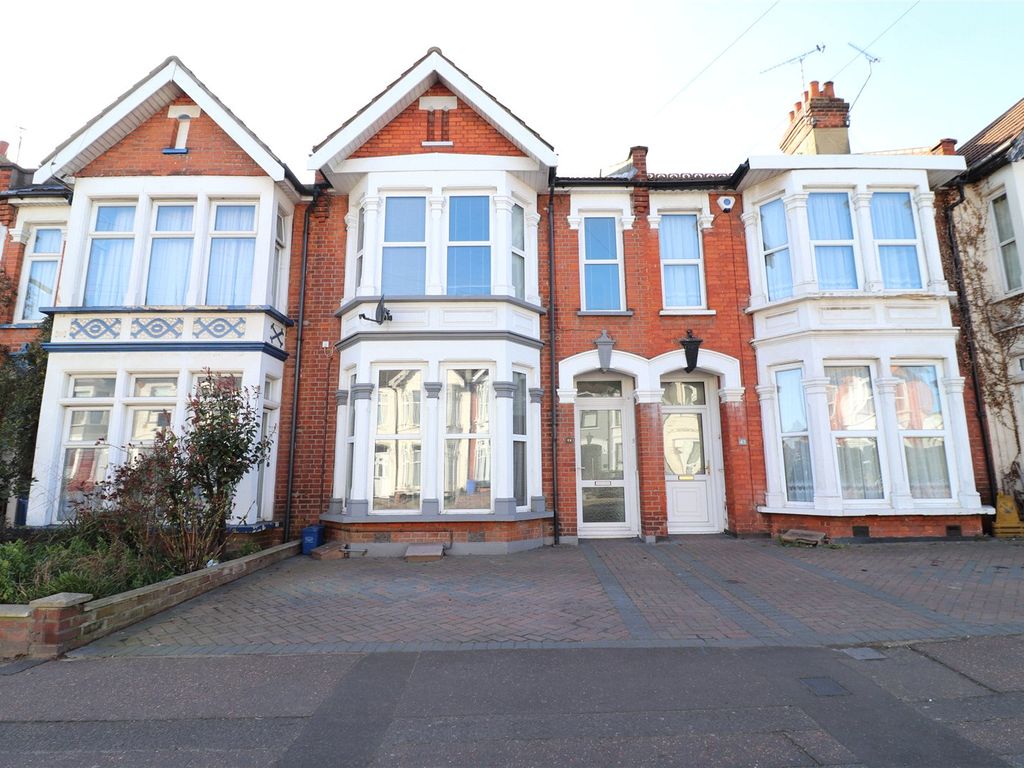 2 bed flat for sale in Bournemouth Park Road, SouthendOnSea, Essex
