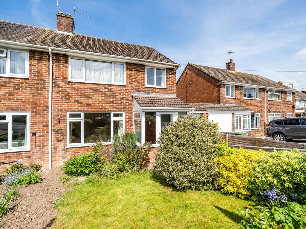 3 bed semidetached house for sale in Corunna Main, Andover SP10, £