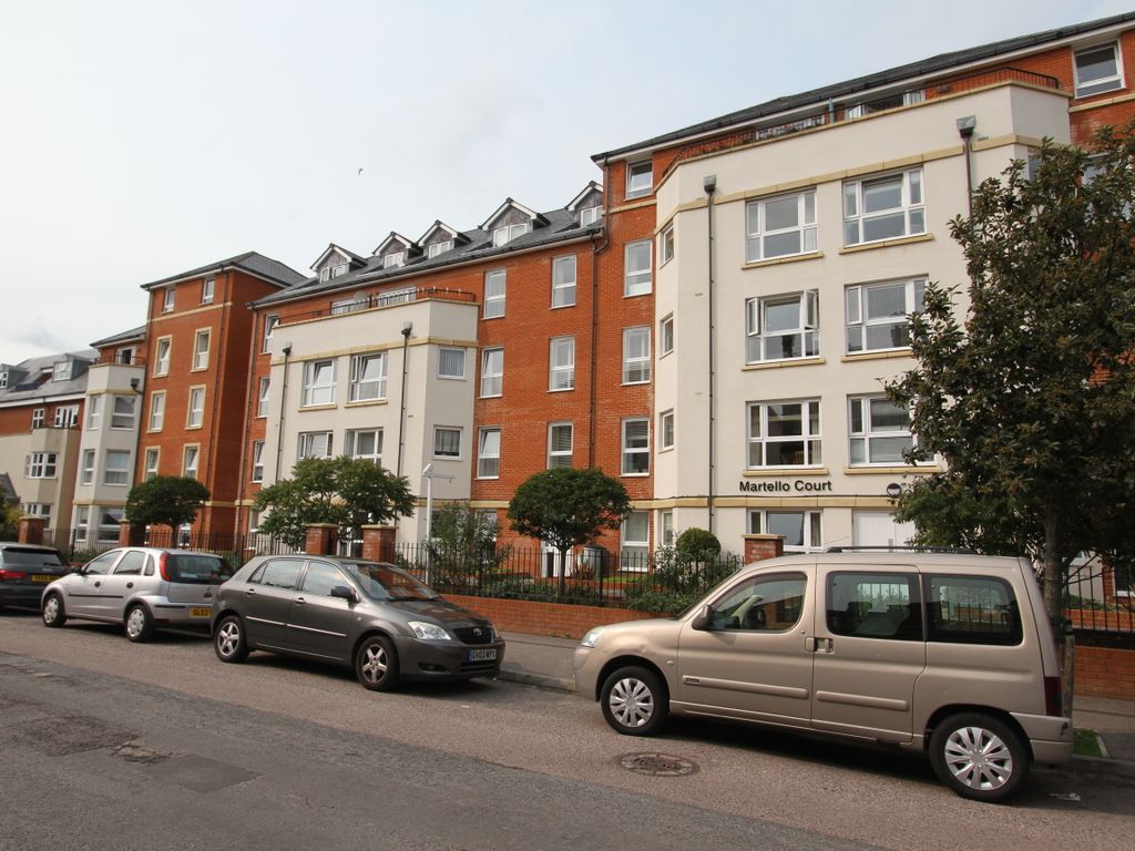 2 bed flat for sale in Jevington Gardens, Eastbourne BN21, £218,000