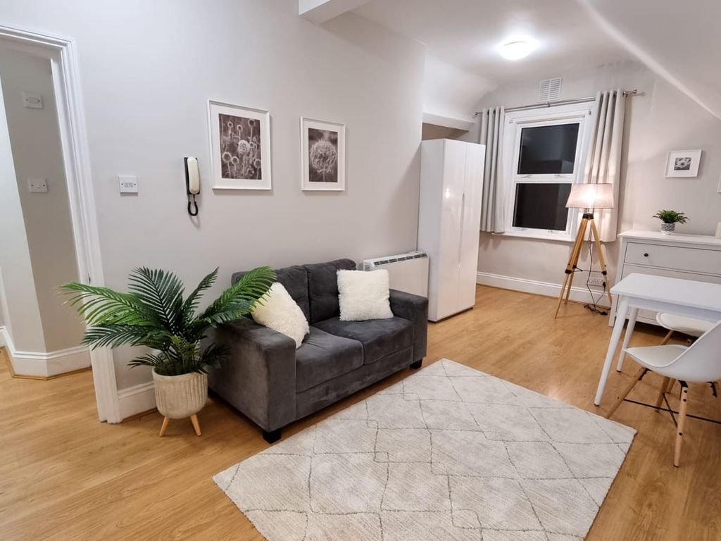 Studio to rent in Twyford Avenue, West Acton, London. W3 Zoopla