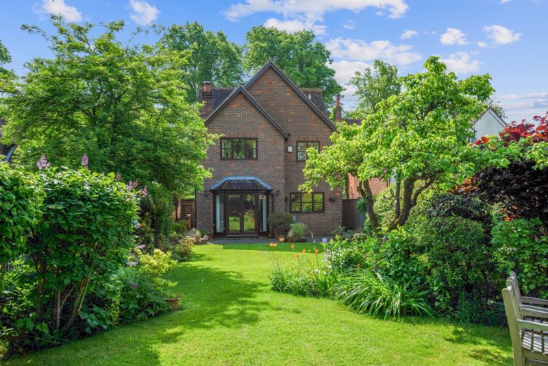 4 bed detached house for sale in Chearsley Road, Long Crendon