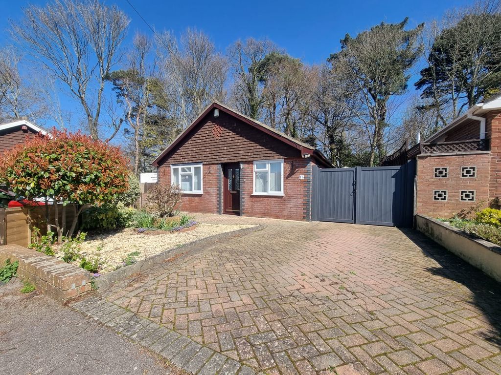 3 bed detached bungalow for sale in Beverley Heights, Southampton SO18