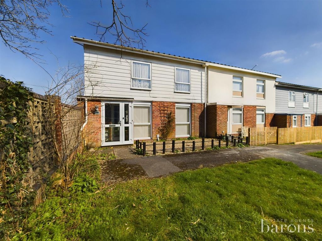 3 bed end terrace house for sale in Warwick Road, Winklebury