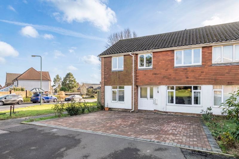 4 bed end terrace house for sale in Sandridge, Crowborough TN6, £