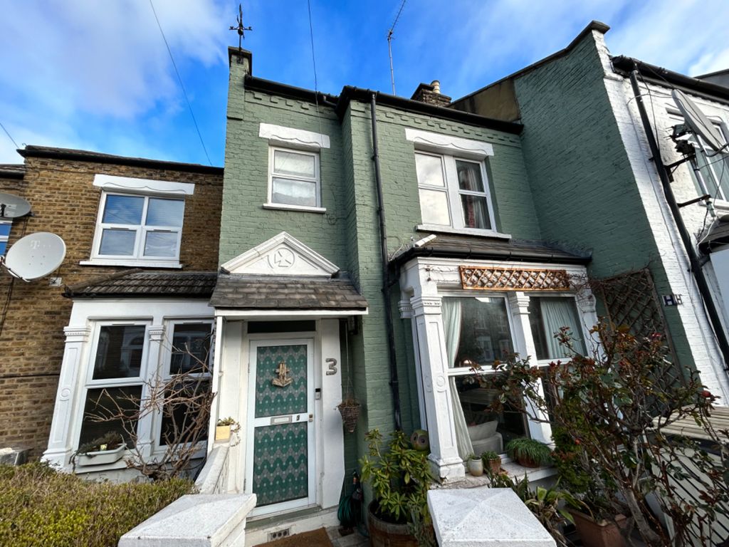 3 bed terraced house for sale in Vale Road, London N4 Zoopla