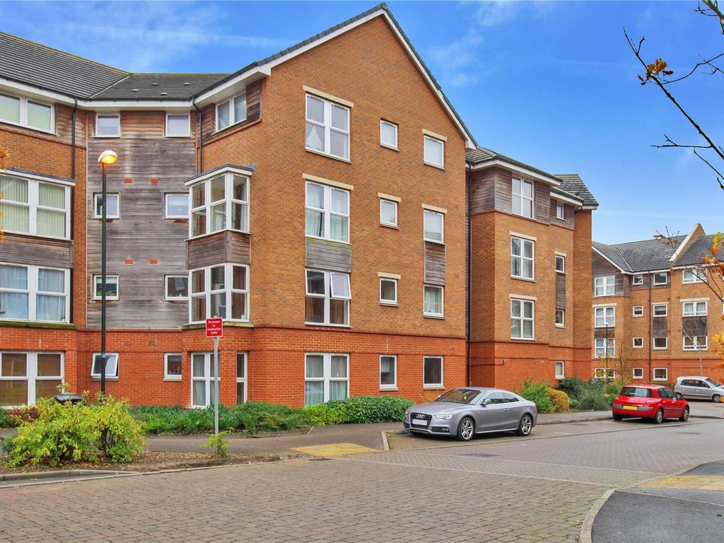 2 bed flat for sale in Yersin Court, Old Town, Swindon, Wiltshire SN1