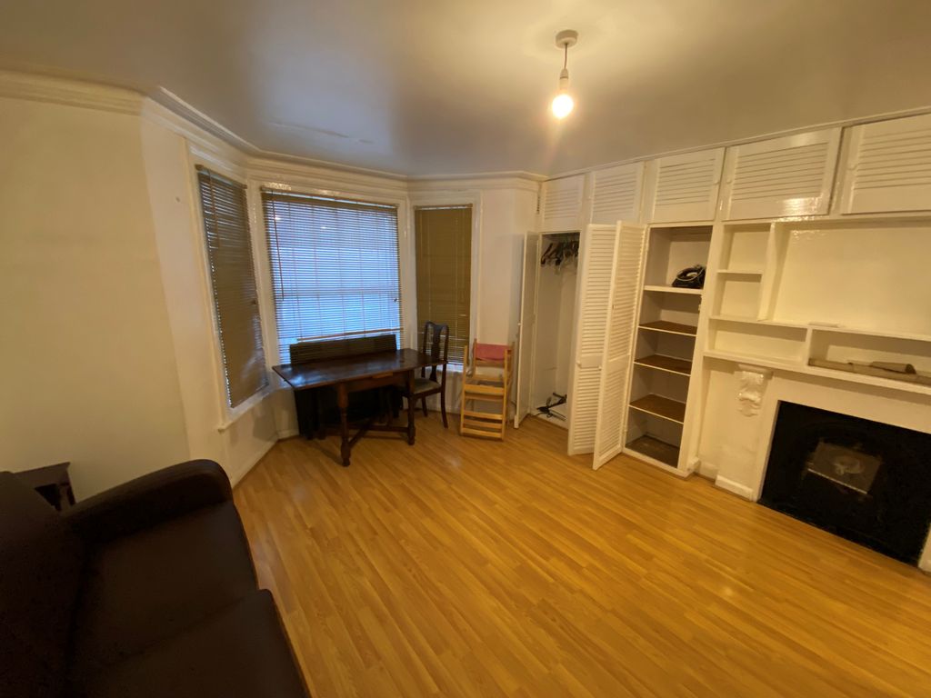 Studio to rent in Chippenham Road, Maida Vale London W9,, £1,408 pcm