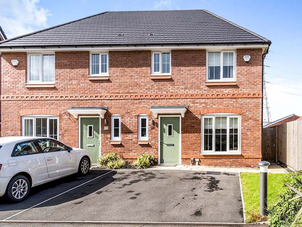 3 bed semidetached house to rent in Chenille Close, Worsley