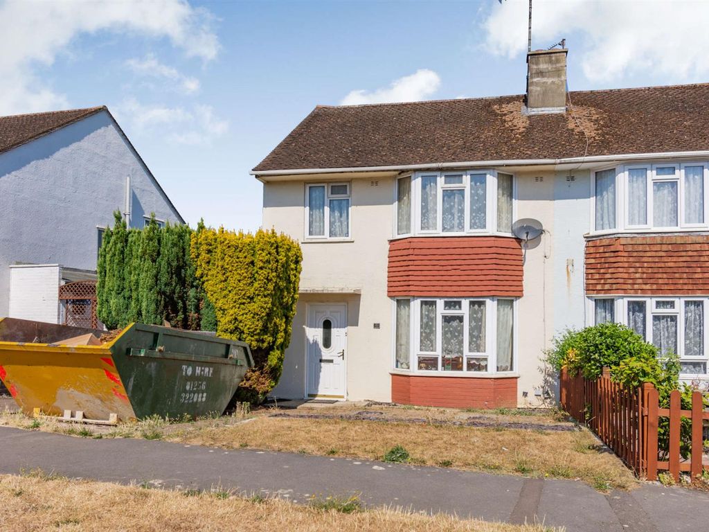3 bed semidetached house for sale in Upton Crescent, Basingstoke RG21