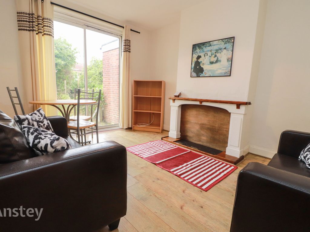 4 bed semidetached house to rent in Honeysuckle Road, Southampton SO16