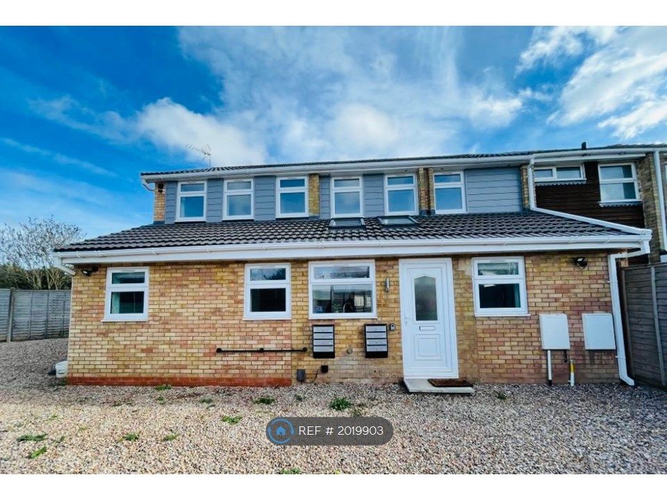 Room to rent in Brade Drive, Coventry CV2, £565 pcm Zoopla