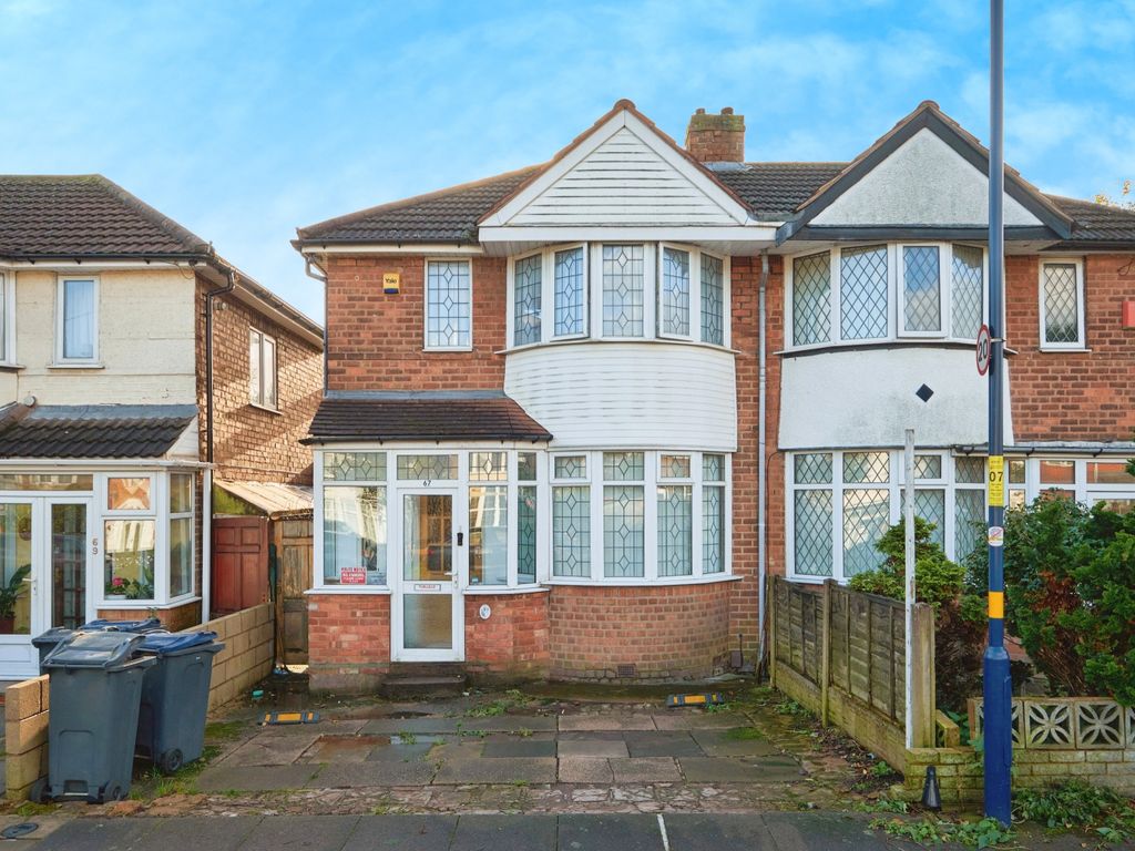 2 bed semidetached house for sale in Harts Road, Birmingham B8, £