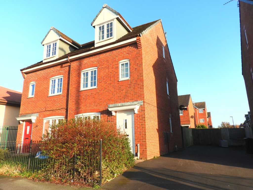 3 bed semidetached house to rent in James Holt Avenue, Westvale L32, £