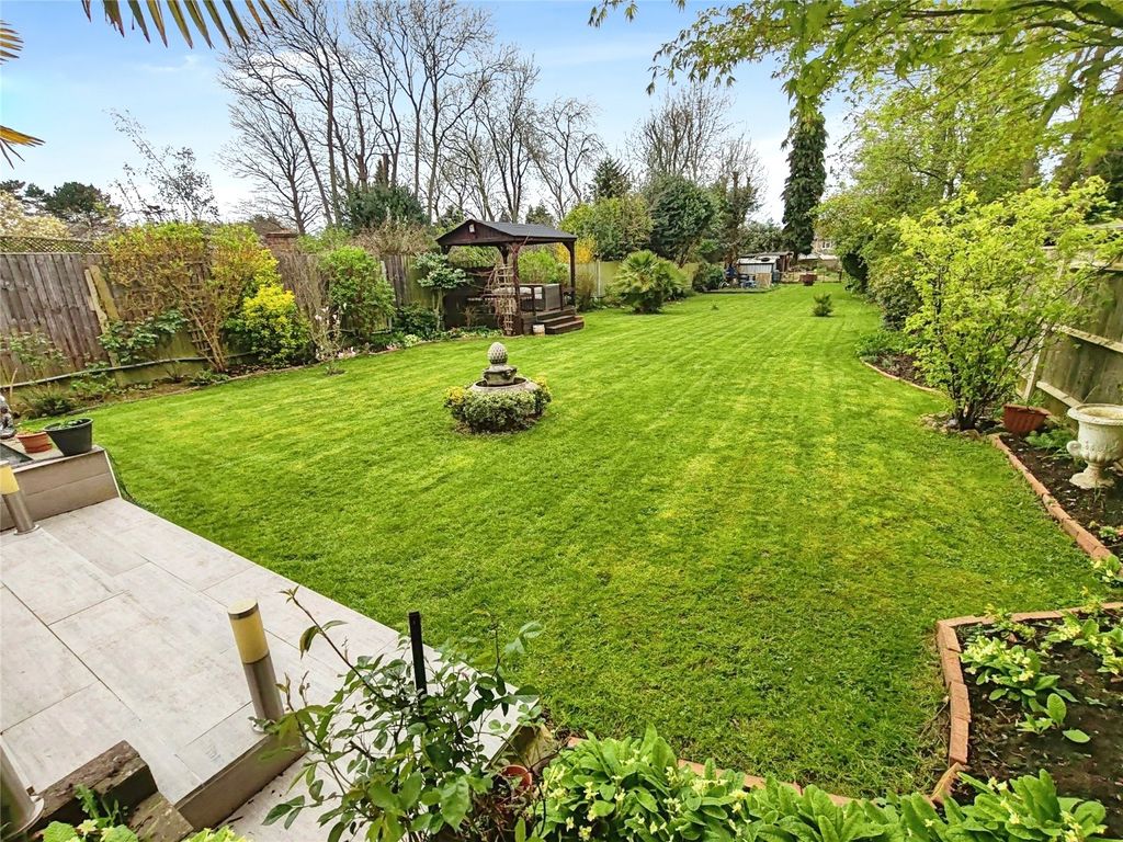 5 bed detached house for sale in Maidstone Road, Chatham, Kent ME4, £