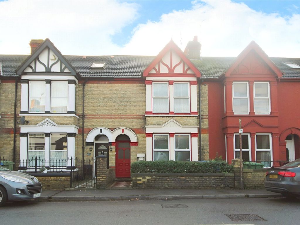 2 bed flat for sale in High Street, Sheerness, Kent ME12, £160,000 Zoopla