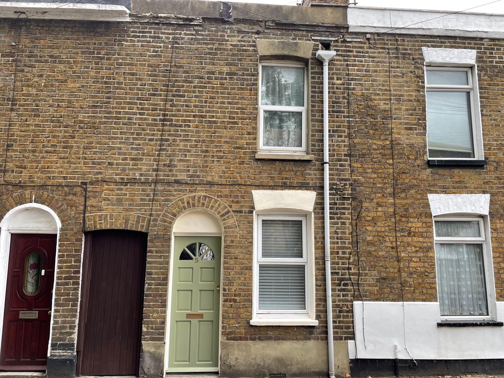 2 bed terraced house to rent in Beach Street, Sheerness ME12 Zoopla