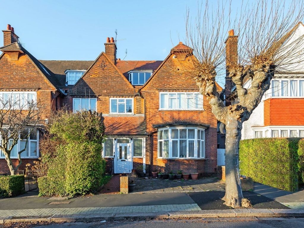 3 bed for sale in Ravenscroft Avenue, Golders Green, London