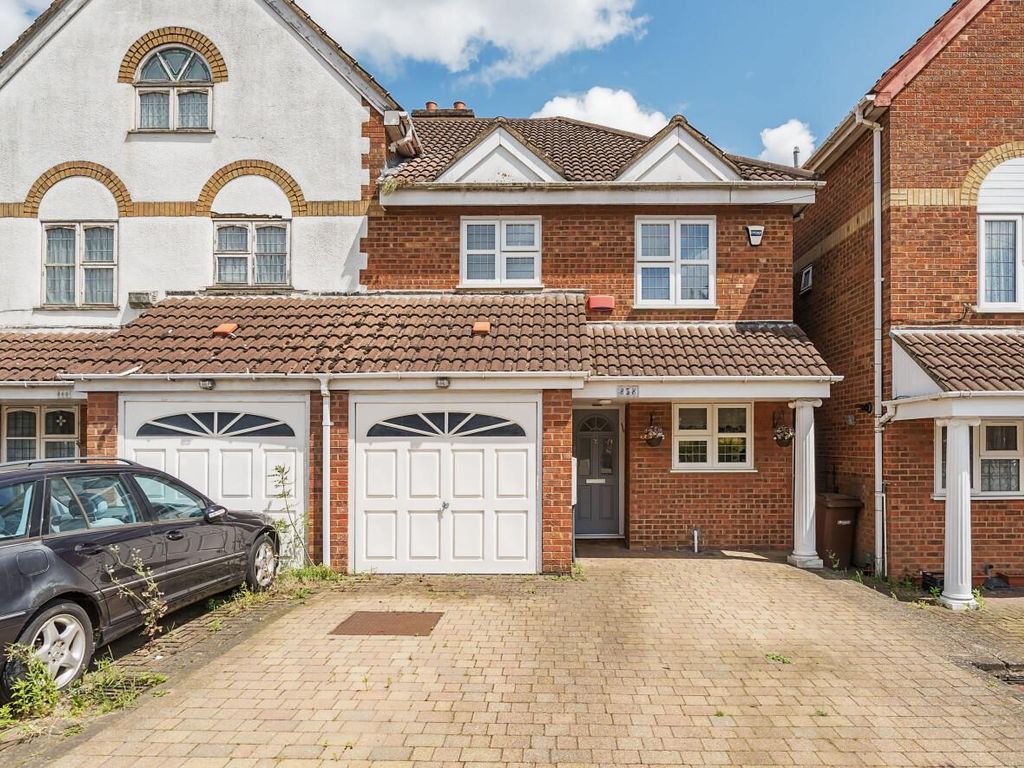 3 bed semidetached house for sale in Kenton Lane, Harrow HA3, £685,000