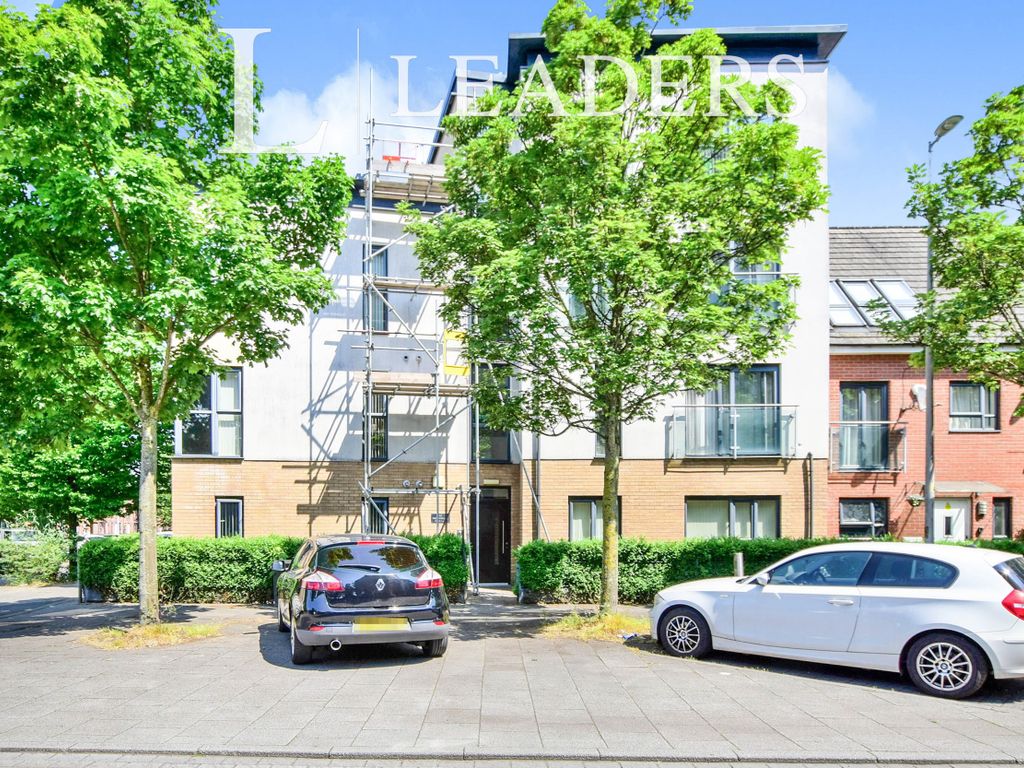 Room to rent in Broughton Lane, Salford M7, £450 pcm Zoopla