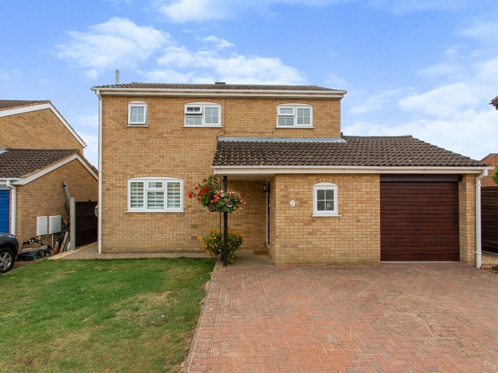 3 bed detached house for sale in Mallows Drive, Raunds, Wellingborough