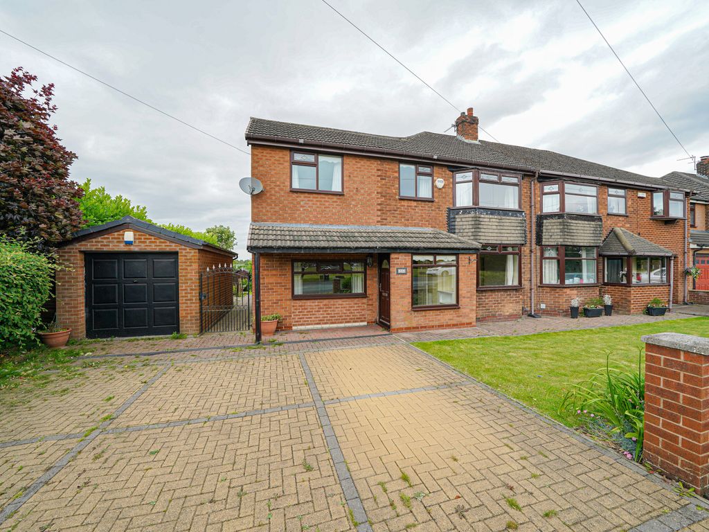 4 bed semidetached house to rent in Bridgewater Road, Worsley