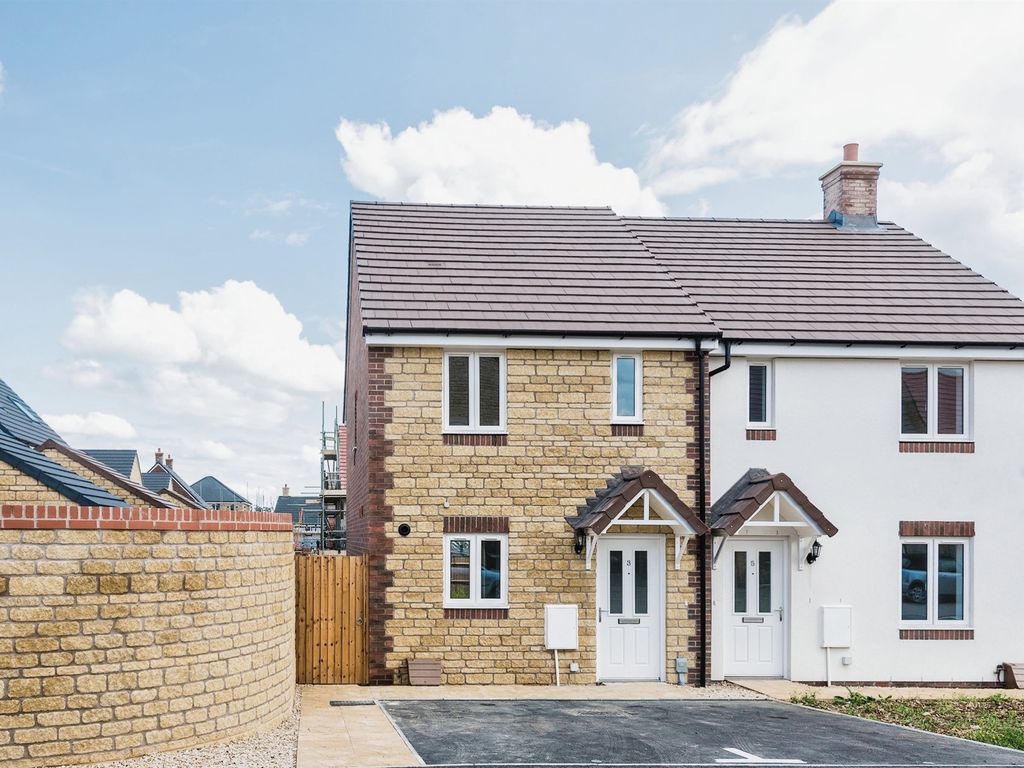 2 bed end terrace house for sale in Townsend Road, Witney OX29 Zoopla