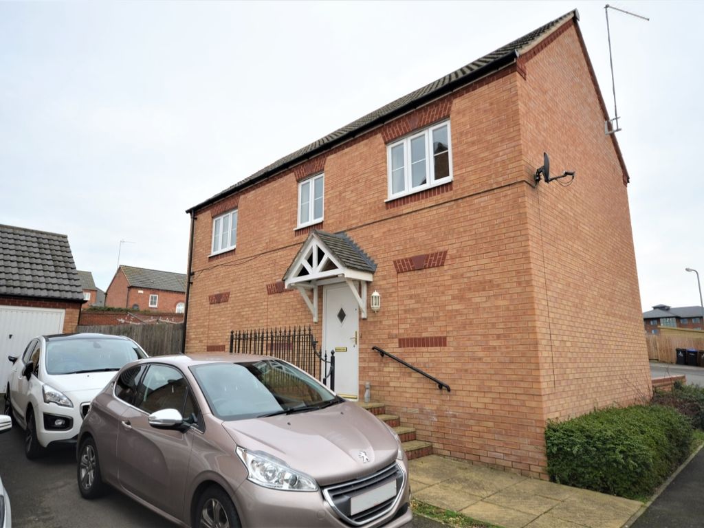 2 bed flat to rent in South Meadow Close, Northampton NN5 Zoopla