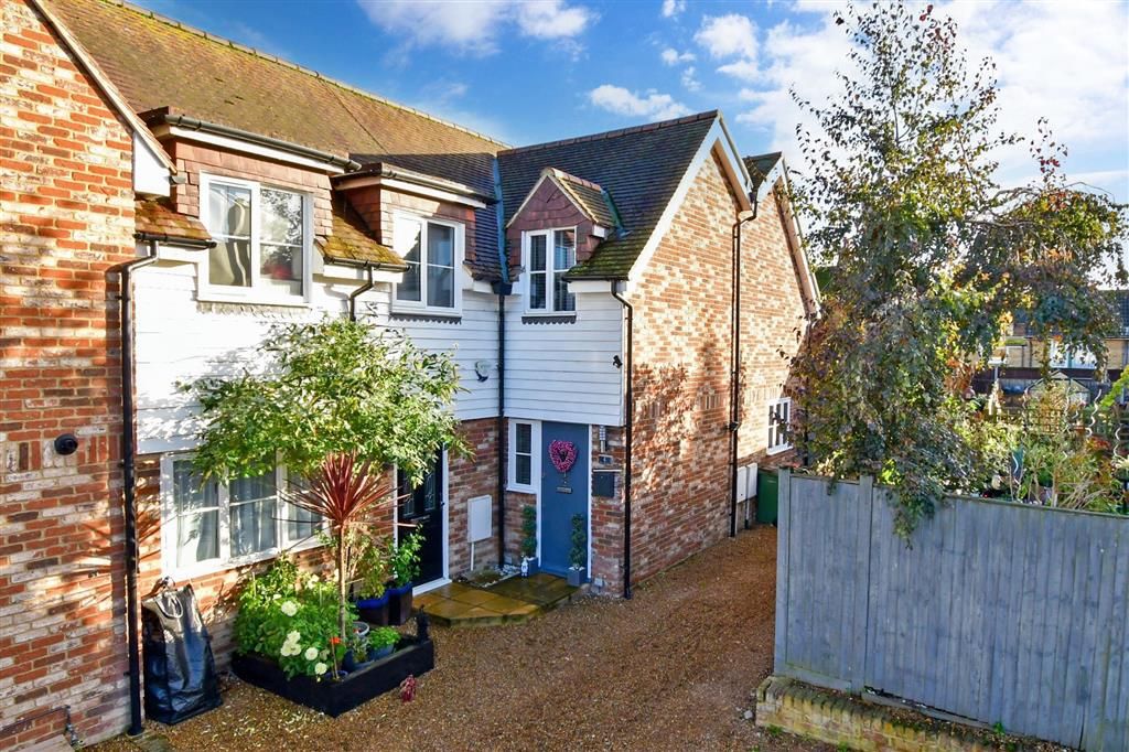 2 bed end terrace house for sale in Church Street, Cliffe, Rochester