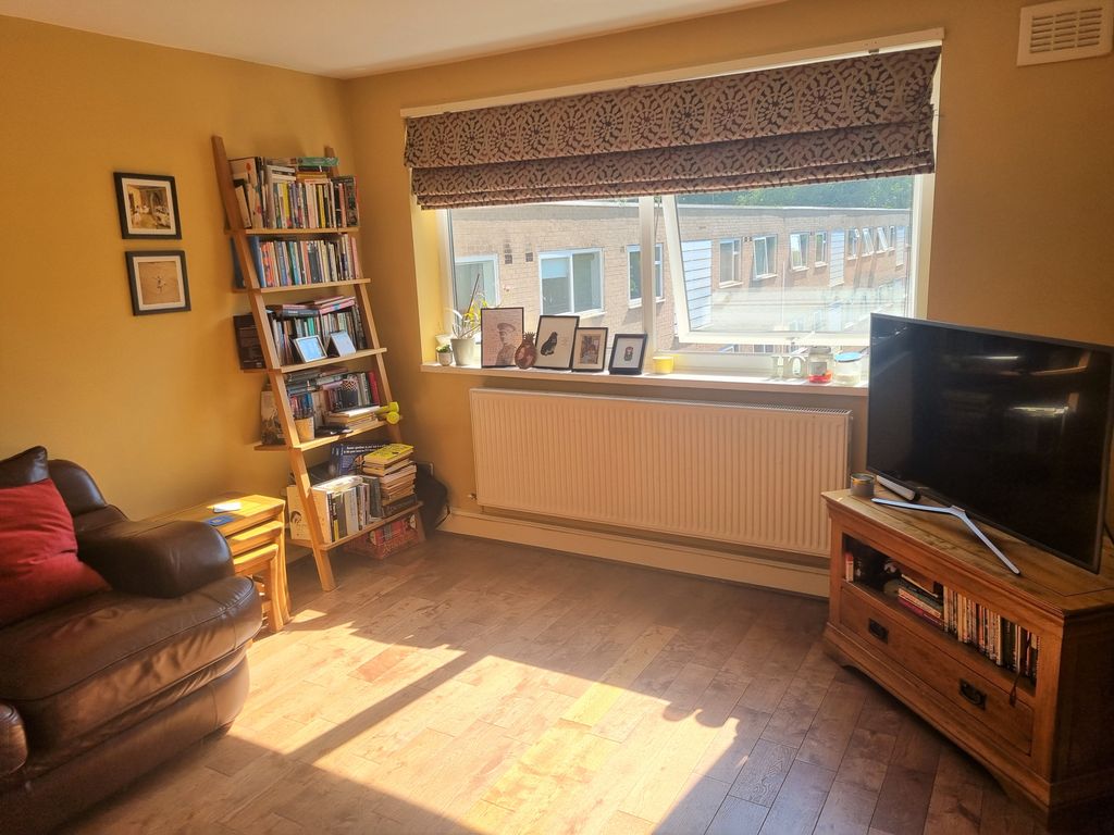 1 bed flat to rent in Brooklands Road, Sale M33 Zoopla