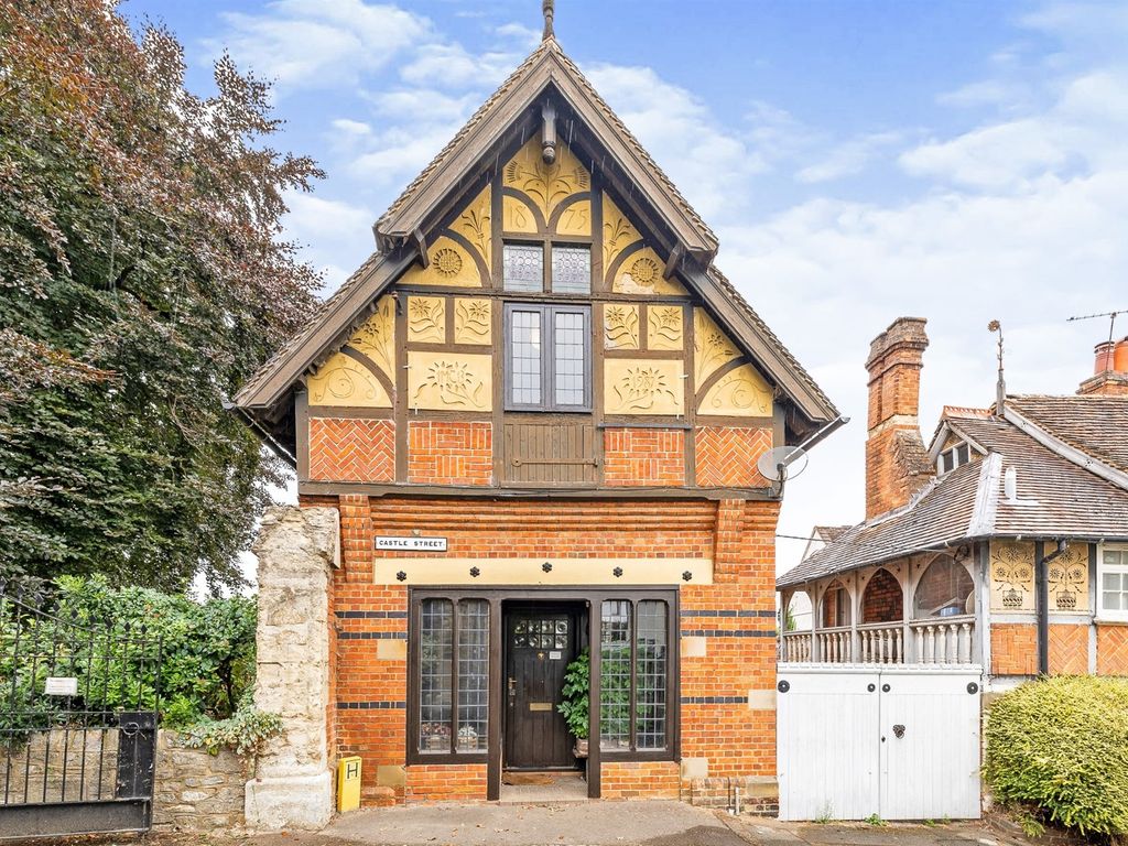 3 bed detached house for sale in Castle Street, Buckingham MK18 Zoopla