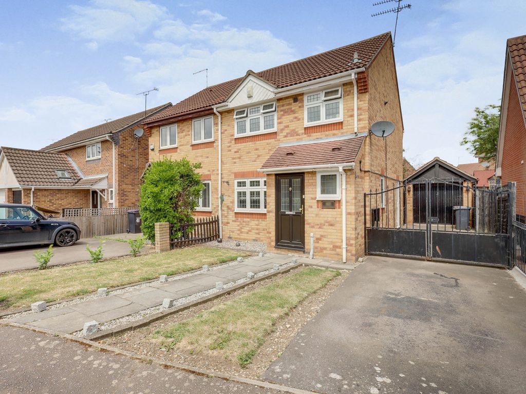 3 bed semidetached house for sale in Oakley Avenue, Rayleigh SS6 Zoopla
