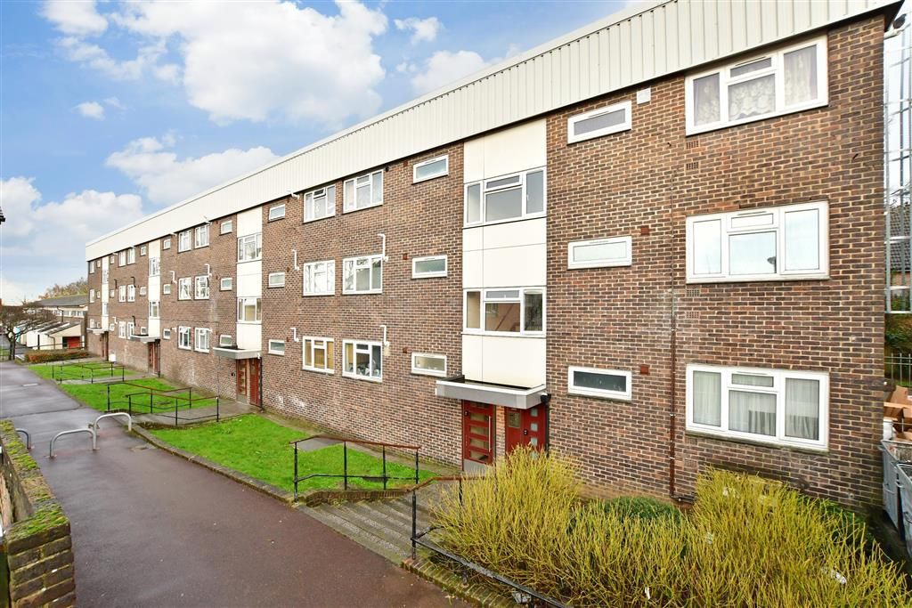 1 bed flat for sale in Brabazon Avenue, Wallington, Surrey SM6, £