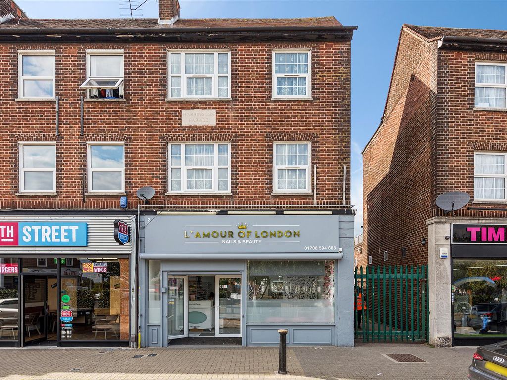 3 bed flat to rent in Collier Row Road, Collier Row, Romford RM5 Zoopla
