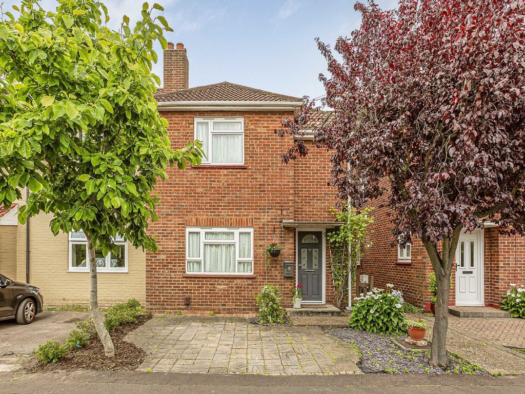3 bed semidetached house for sale in Mill Farm Crescent, Hounslow TW4