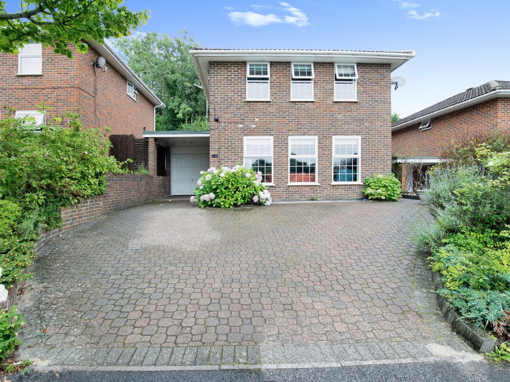 4 bed detached house for sale in Whimbrel Close, South Croydon CR2, £