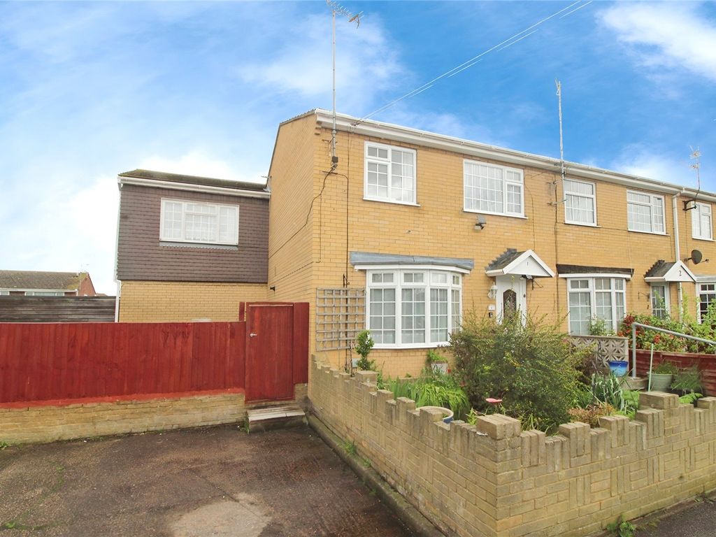4 bed end terrace house for sale in Porter Close, Minster On Sea