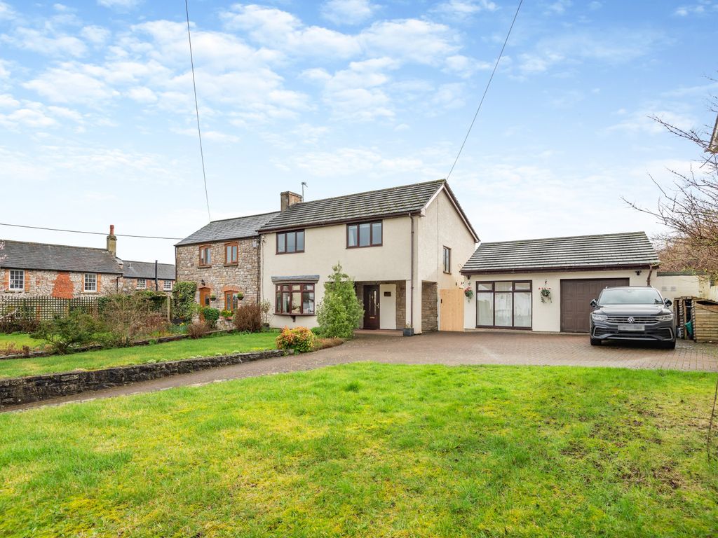 4 bed semidetached house for sale in Chepstow Road, Caldicot