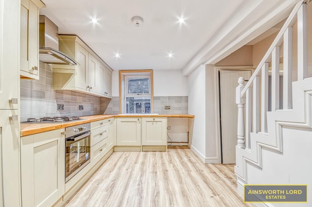 2 bed cottage to rent in Stopes Brow, Lower Darwen, Darwen BB3, £795