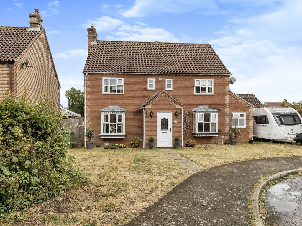 4 bed detached house for sale in Blenheim Way, Watton, Thetford