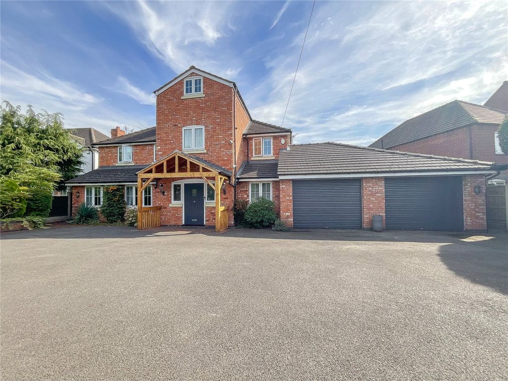 6 bed detached house for sale in Wigginton Road, Tamworth