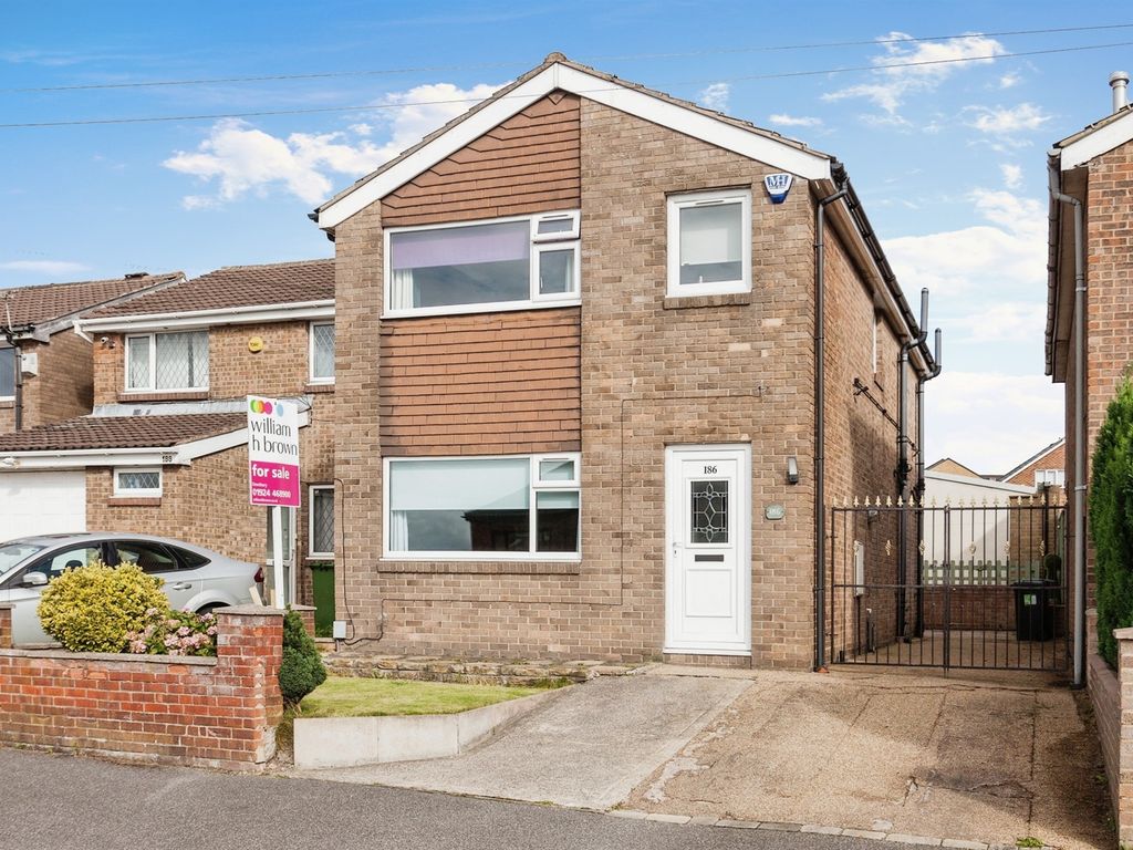 4 bed detached house for sale in Hollinbank Lane, Heckmondwike WF16, £